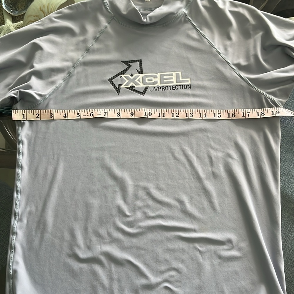 EXCEL Men’s Rashguard EUC - Picture 5 of 8